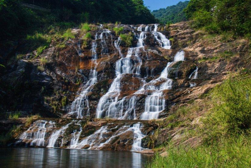 齐秦四川商演捞金，穿紧身衣挺大肚腩，为何混到这种地步？游戏画面